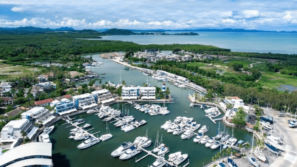 Марина и судоремонтная зона Phuket Boat Lagoon в районе Ко Каео на Пхукете