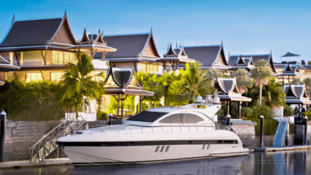 Яхты у причалов Royal Phuket Marina